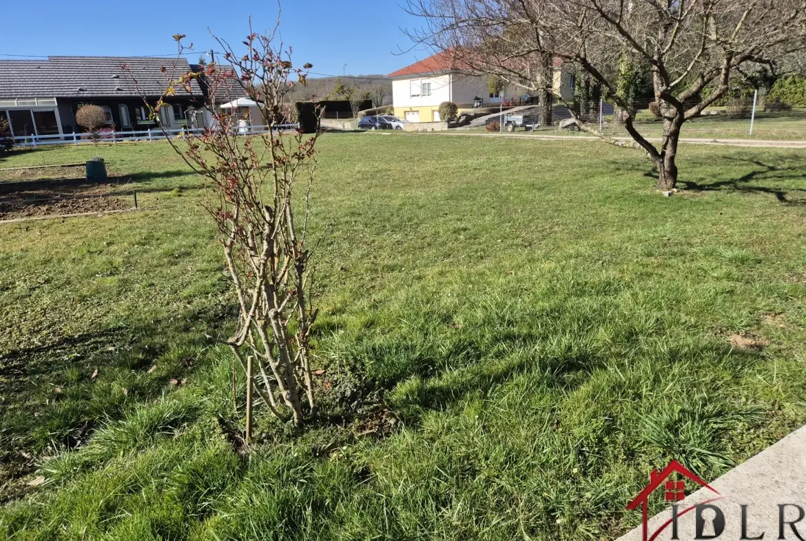 Belle maison de plain-pied avec 3 chambres et grand jardin à Wassy 