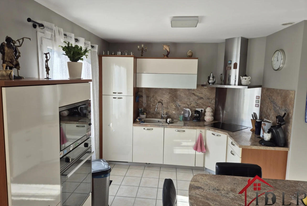 Belle maison de plain-pied avec 3 chambres et grand jardin à Wassy 