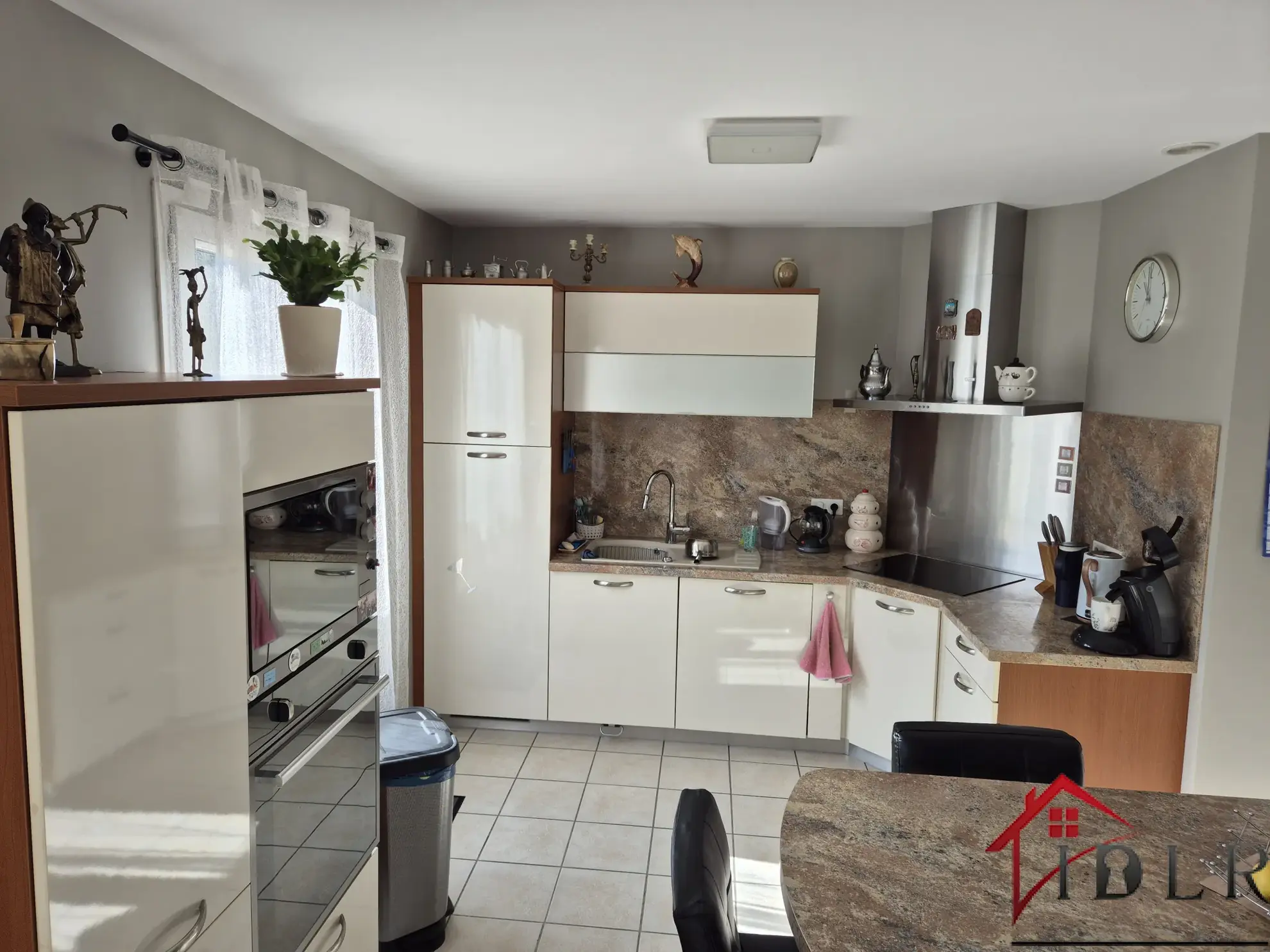 Belle maison de plain-pied avec 3 chambres et grand jardin à Wassy 