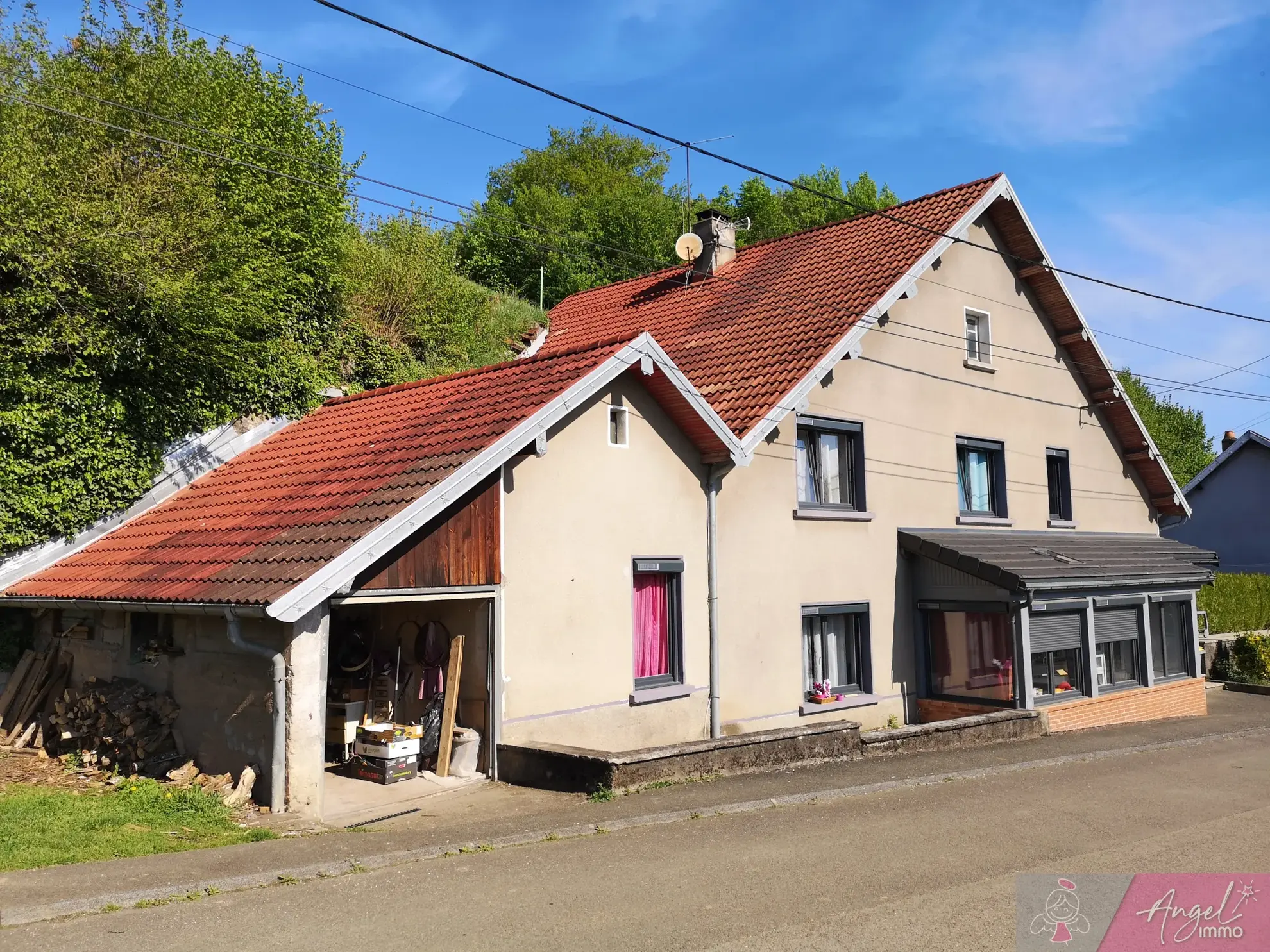 Belle maison individuelle de 117m² avec garage et terrain arboré à Fontaine les Clerval 