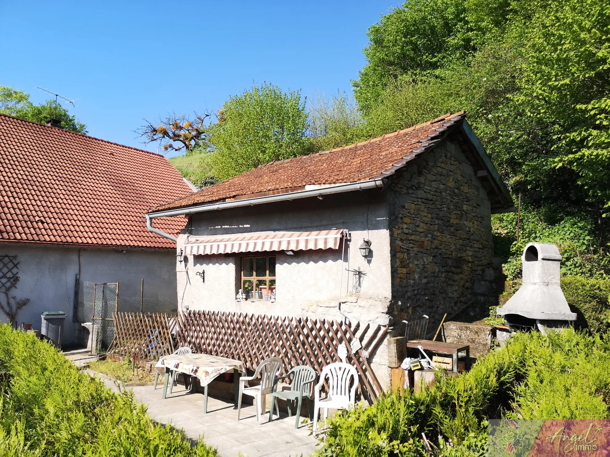 Belle maison individuelle de 117m² avec garage et terrain arboré à Fontaine les Clerval 