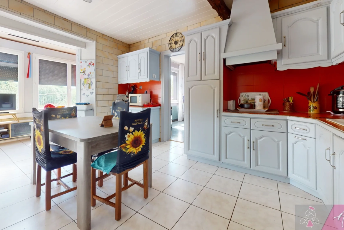 Belle maison individuelle de 117m² avec garage et terrain arboré à Fontaine les Clerval 