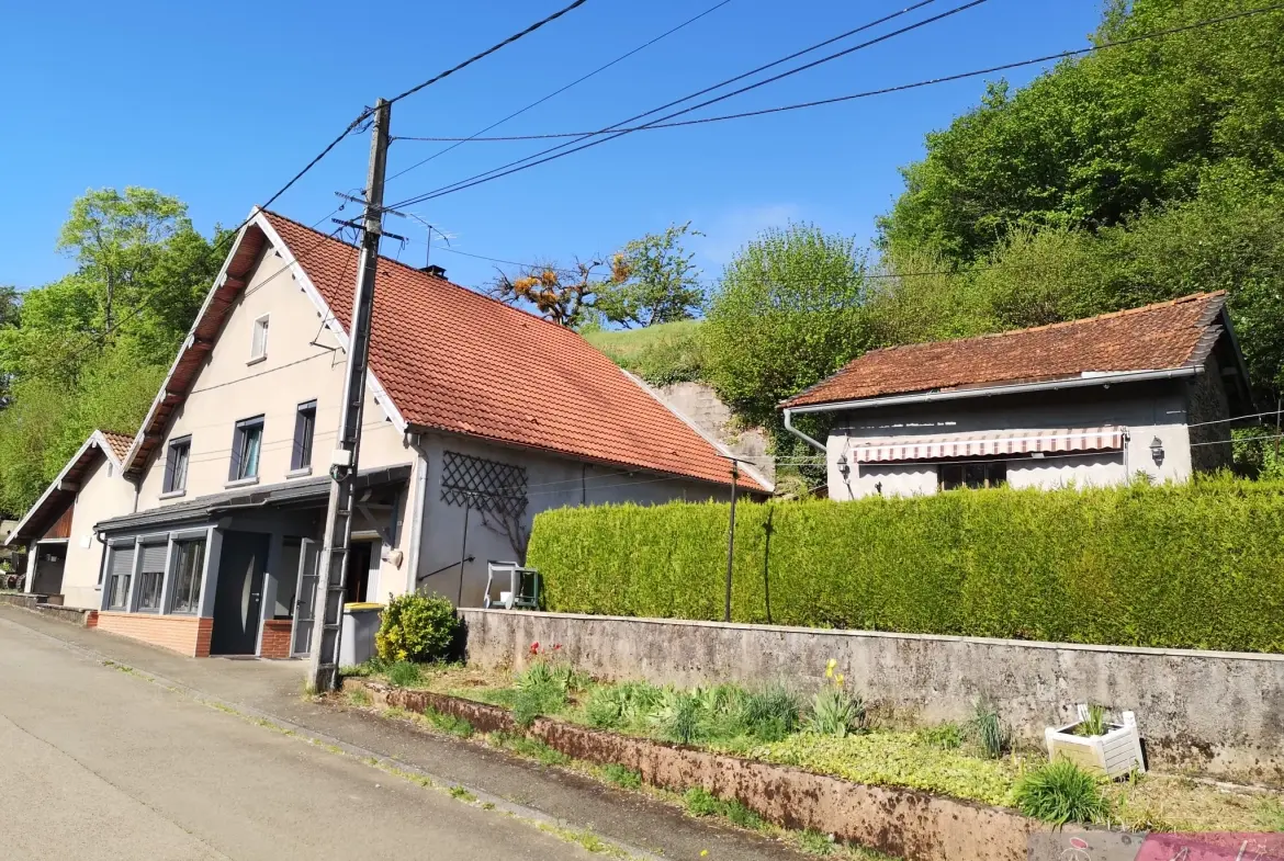 Belle maison individuelle de 117m² avec garage et terrain arboré à Fontaine les Clerval 
