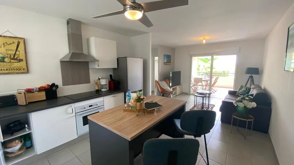Appartement T3 avec terrasse, vue mer, à vendre à Les Trois-Ilets 