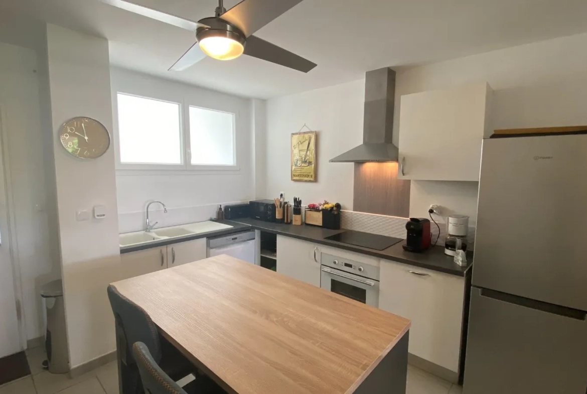Appartement T3 avec terrasse, vue mer, à vendre à Les Trois-Ilets 