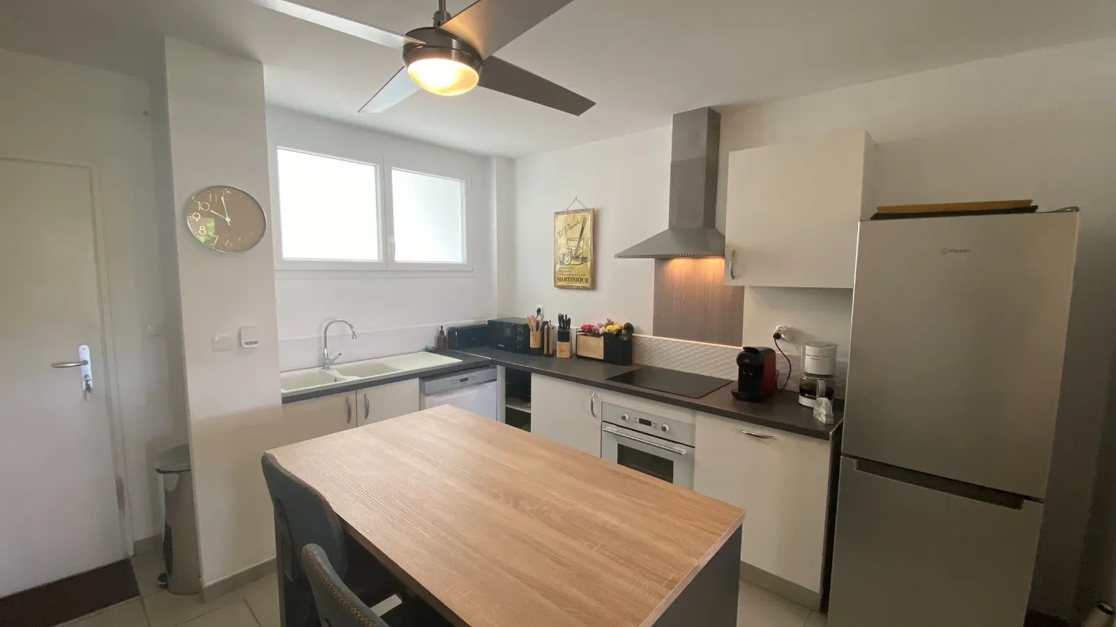 Appartement T3 avec terrasse, vue mer, à vendre à Les Trois-Ilets 