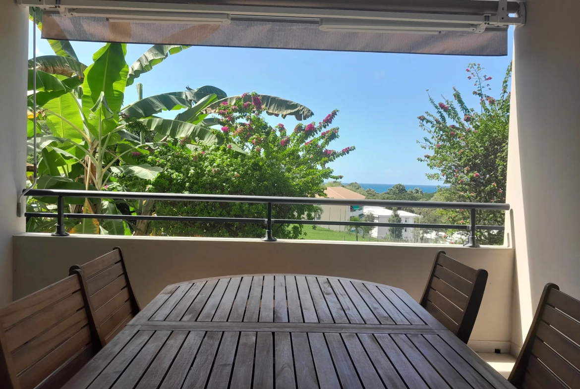 Appartement T3 avec terrasse, vue mer, à vendre à Les Trois-Ilets 