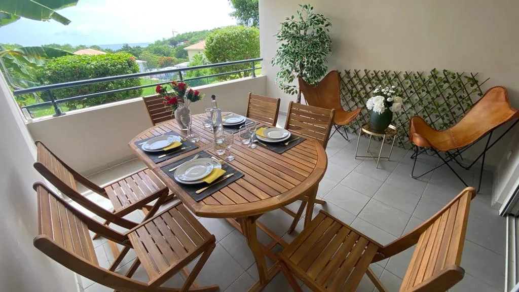 Appartement T3 avec terrasse, vue mer, à vendre à Les Trois-Ilets 