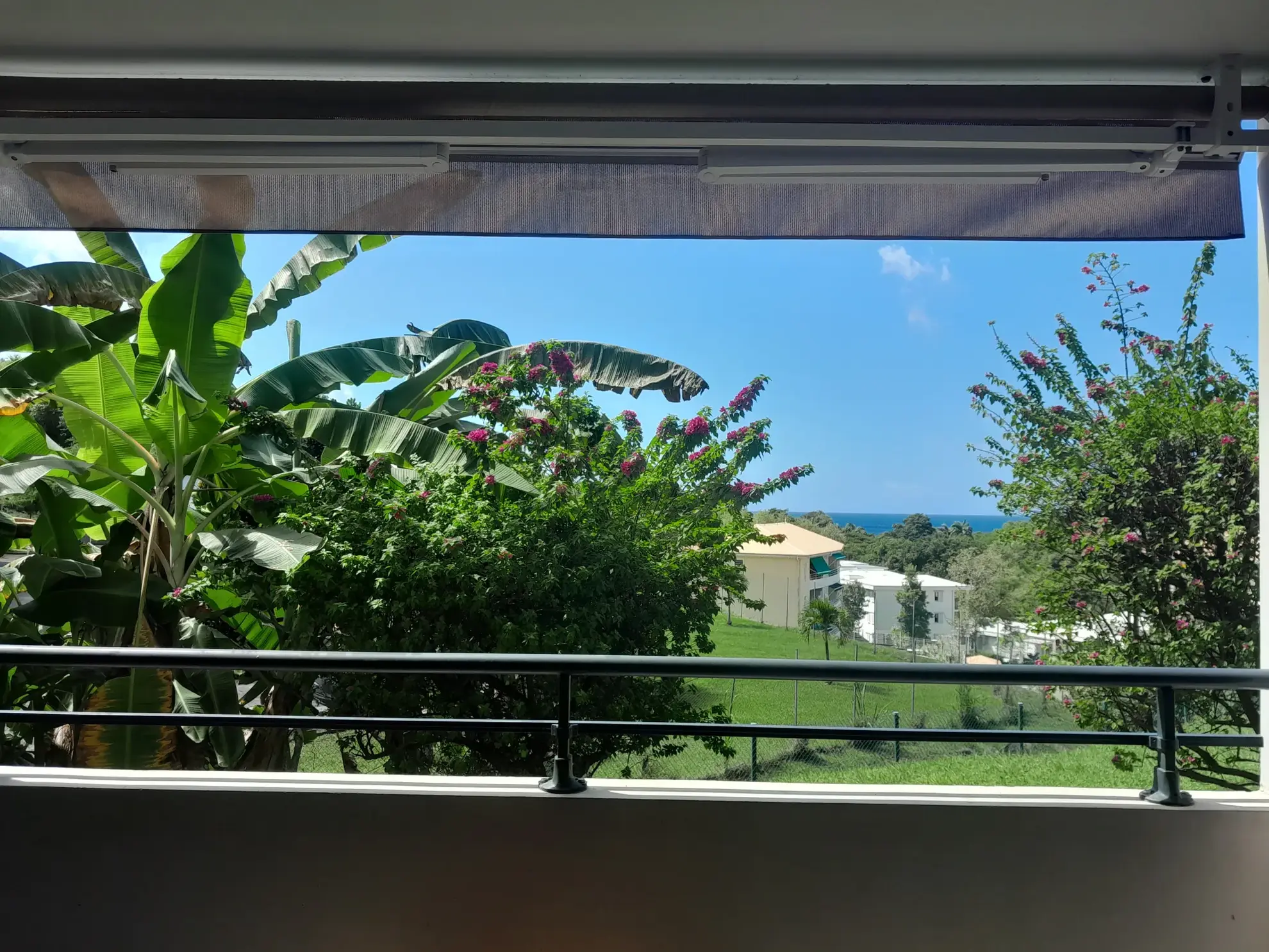 Appartement T3 avec terrasse, vue mer, à vendre à Les Trois-Ilets 