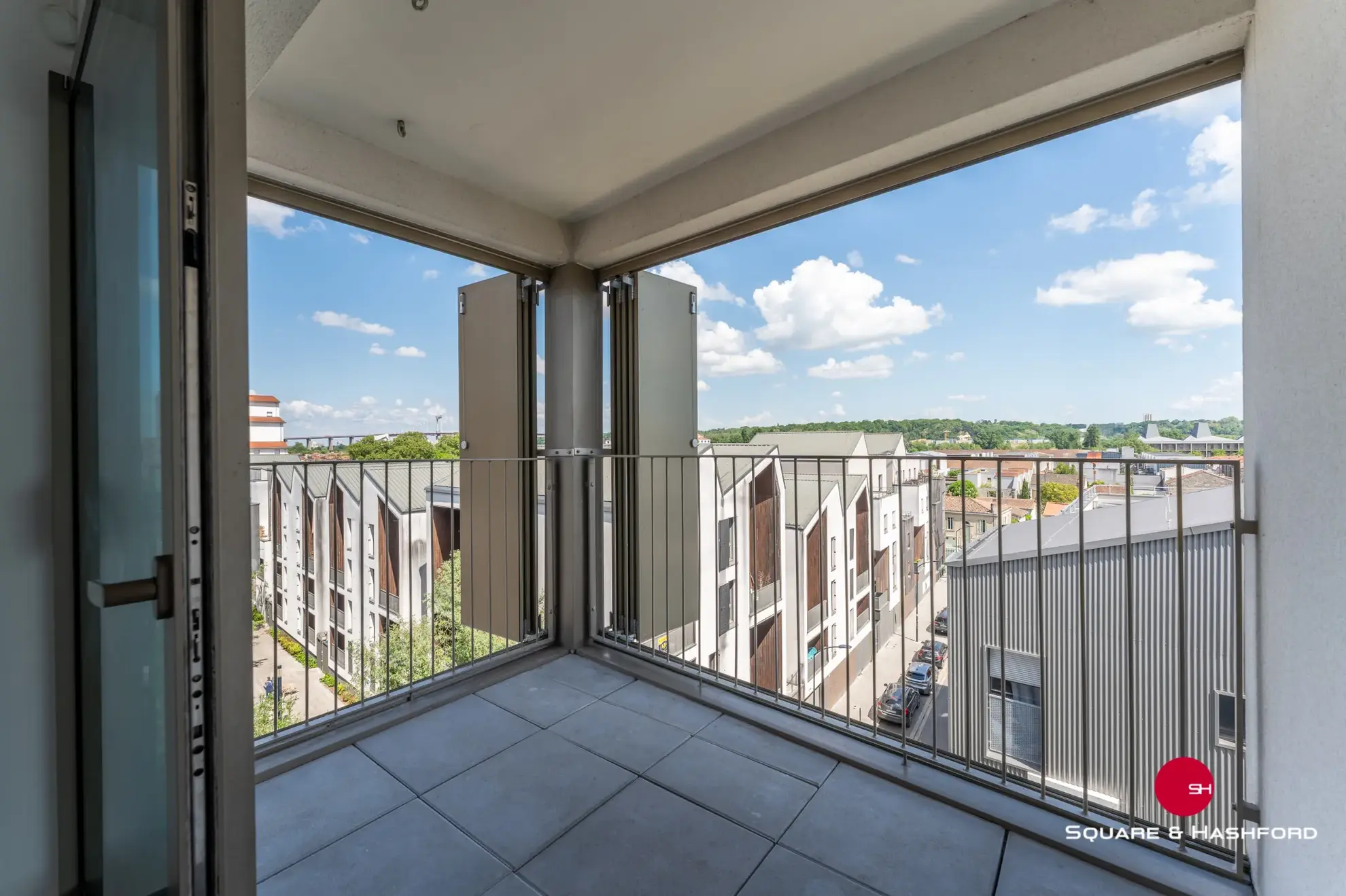 Appartement T2 lumineux avec loggia et parking sécurisé à Bordeaux 