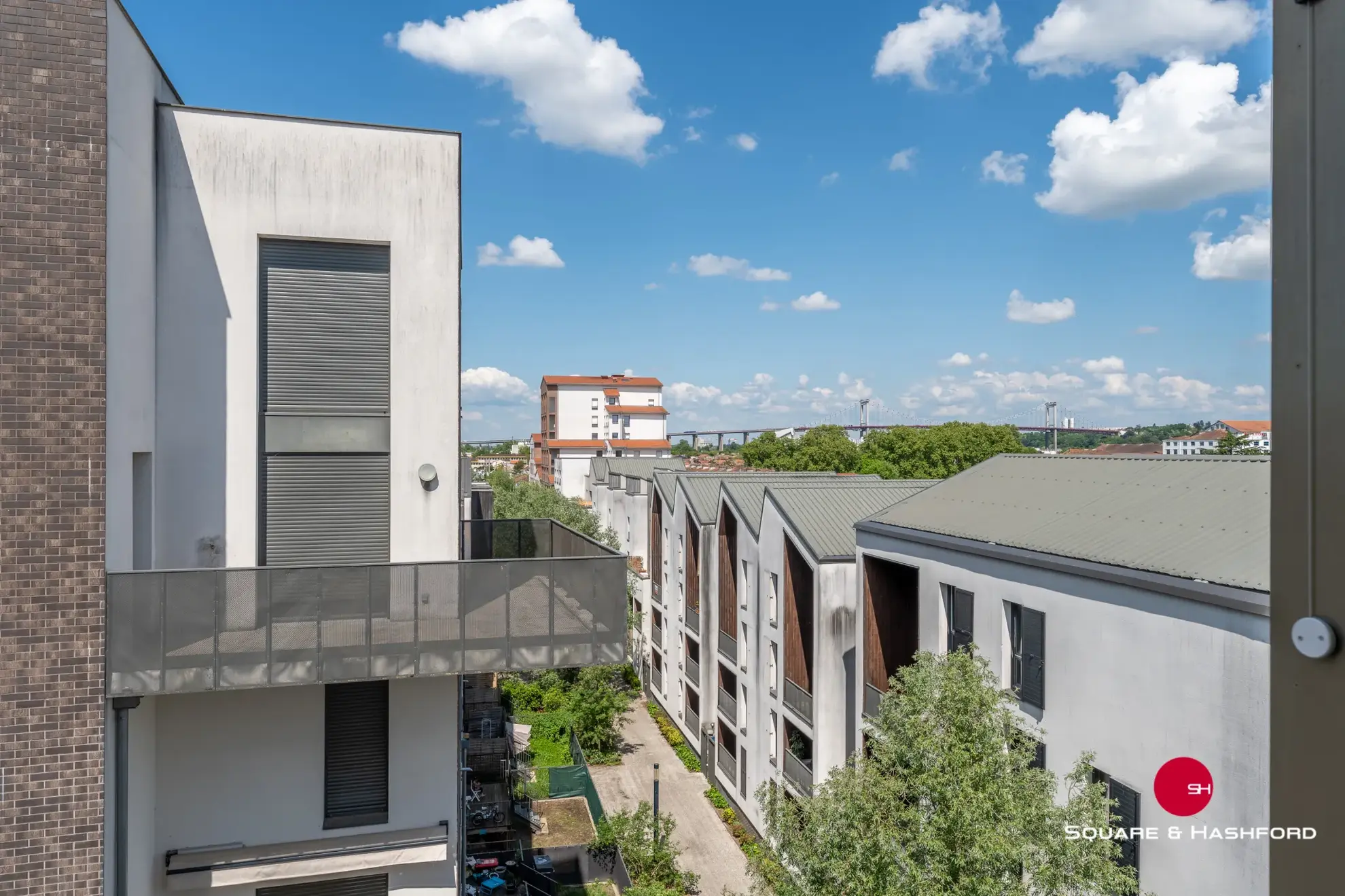 Appartement T2 lumineux avec loggia et parking sécurisé à Bordeaux 