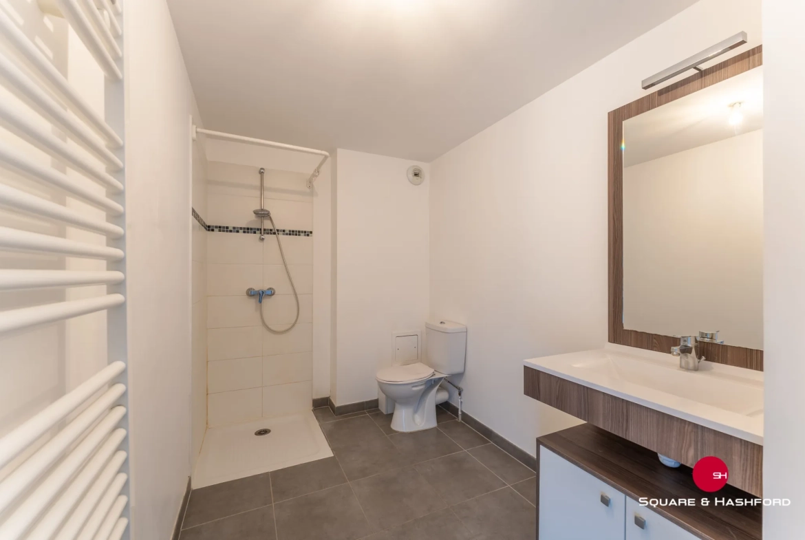 Appartement T2 lumineux avec loggia et parking sécurisé à Bordeaux 