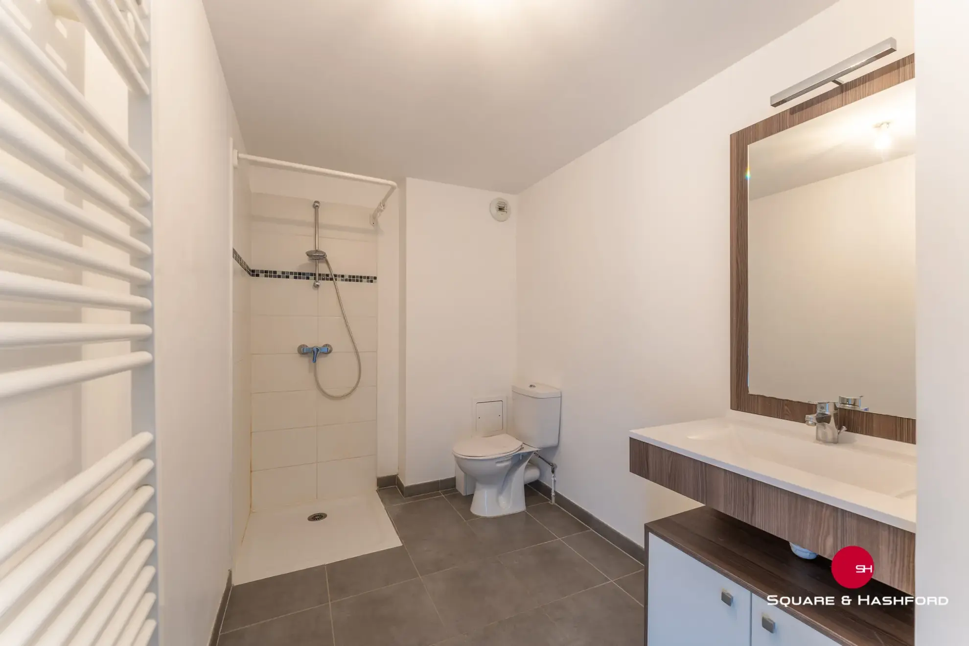 Appartement T2 lumineux avec loggia et parking sécurisé à Bordeaux 