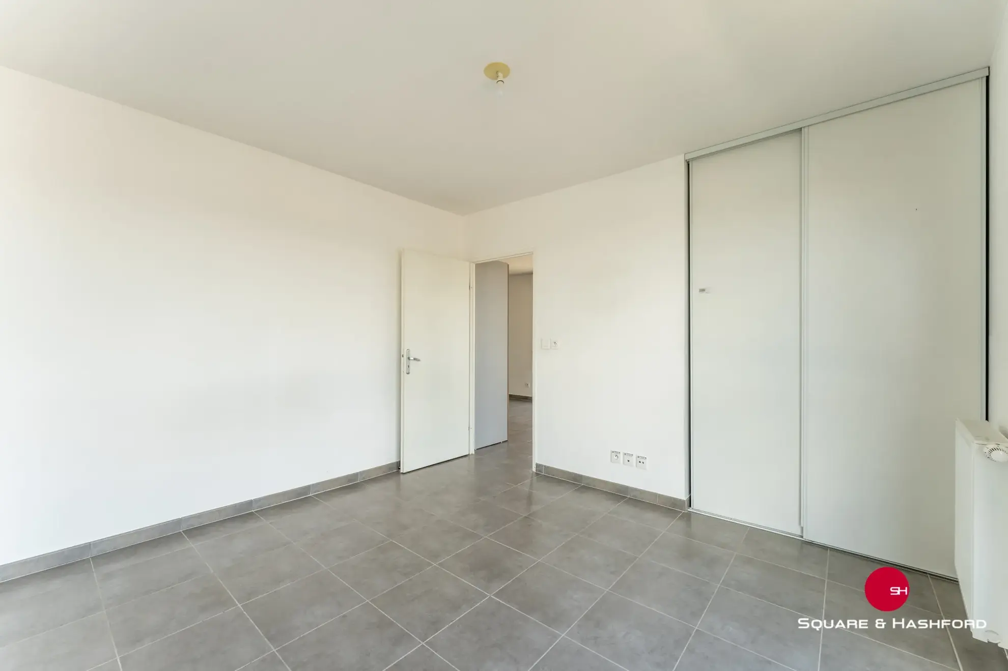 Appartement T2 lumineux avec loggia et parking sécurisé à Bordeaux 