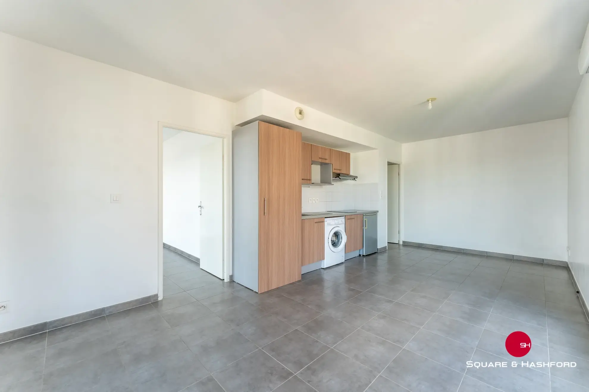 Appartement T2 lumineux avec loggia et parking sécurisé à Bordeaux 