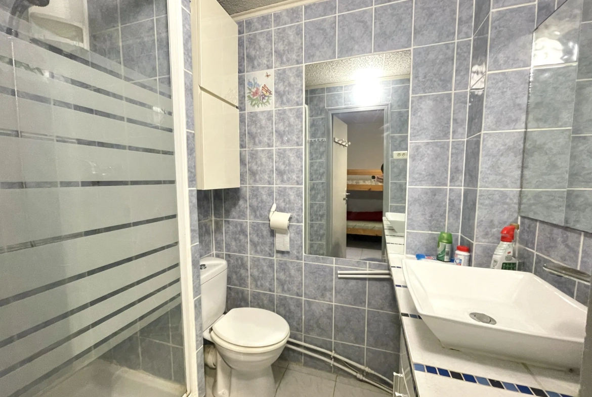 Studio cabine proche Mont Saint-Martin avec parking au Cap d'Agde 