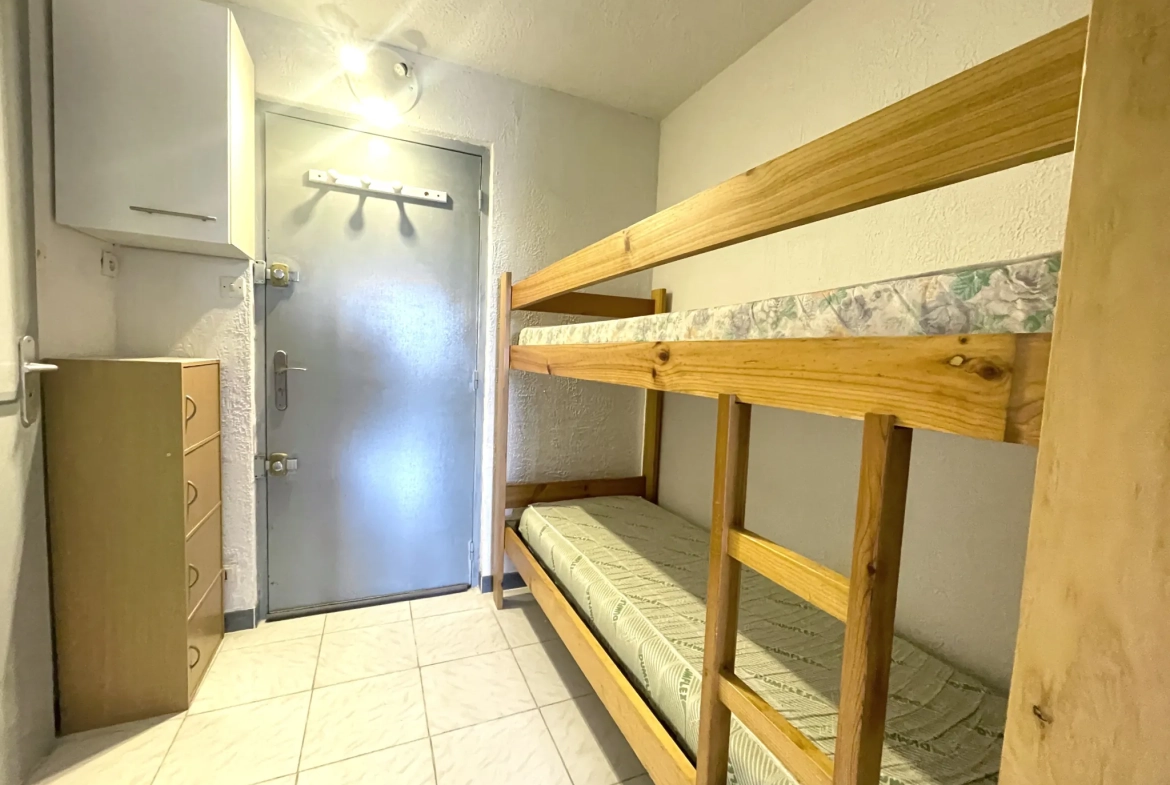 Studio cabine proche Mont Saint-Martin avec parking au Cap d'Agde 