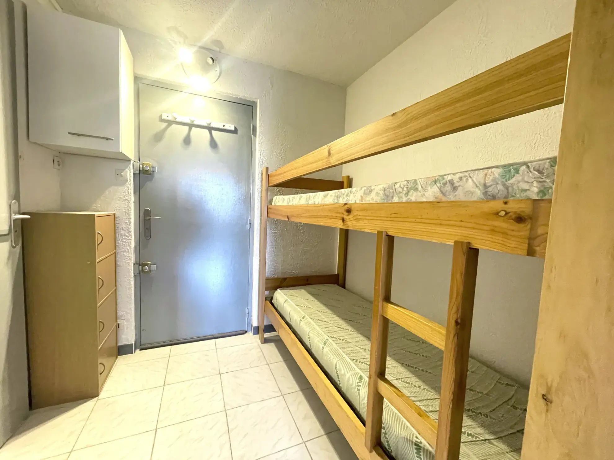 Studio cabine proche Mont Saint-Martin avec parking au Cap d'Agde 