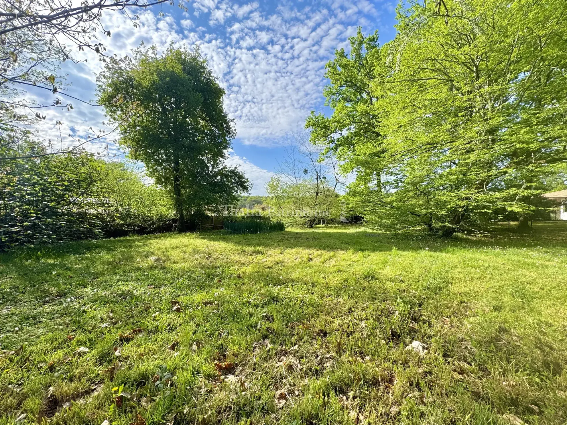 Terrain à bâtir viabilisé de 965 m² à Camblanes-et-Meynac avec permis de construire 