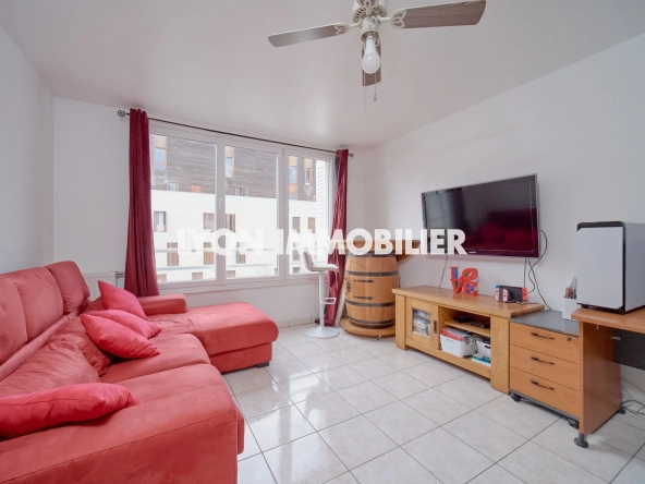 Appartement T3 à vendre à Lyon La Duchère - 63 m² avec garage et loggia 