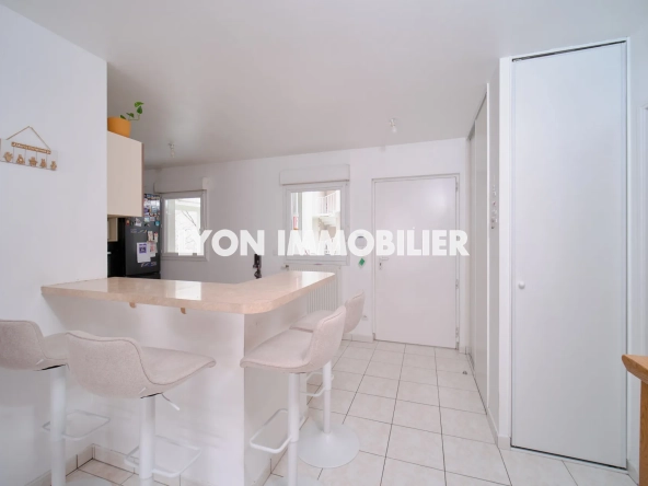 Appartement T3 à vendre à Lyon La Duchère - 63 m² avec garage et loggia 
