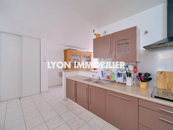 Appartement T3 à vendre à Lyon La Duchère - 63 m² avec garage et loggia 