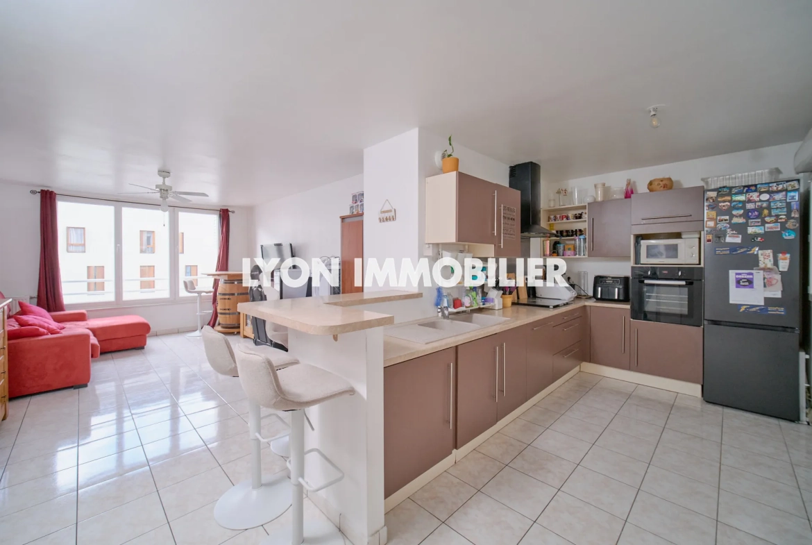 Appartement T3 à vendre à Lyon La Duchère - 63 m² avec garage et loggia 