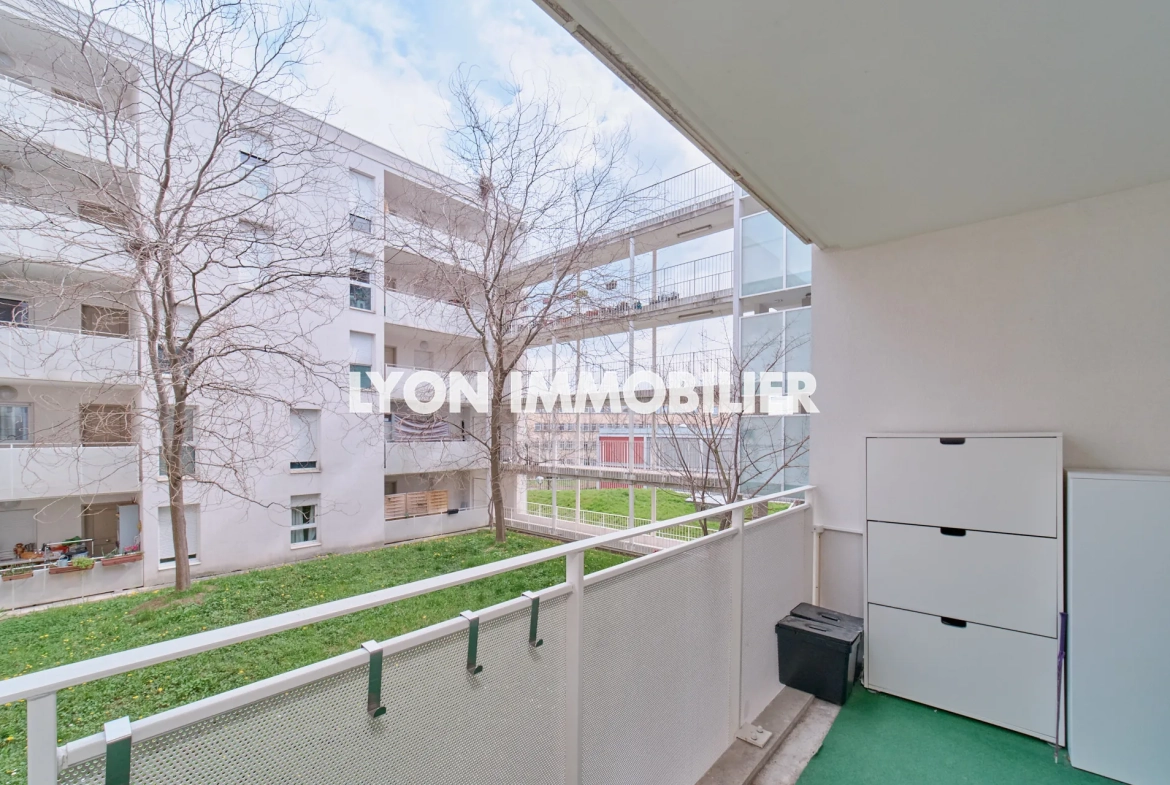 Appartement T3 à vendre à Lyon La Duchère - 63 m² avec garage et loggia 