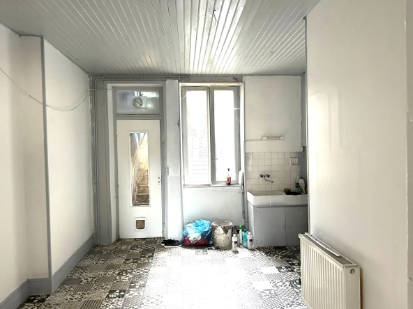 Maison de ville à Premery avec cour intérieure et 2 chambres - Proche commerces 