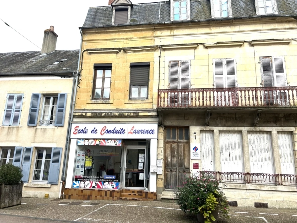 Maison de ville à Premery avec cour intérieure et 2 chambres - Proche commerces