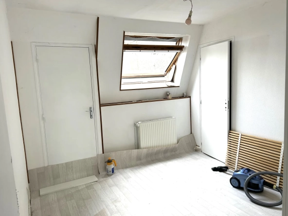 Maison de ville à Premery avec cour intérieure et 2 chambres - Proche commerces 