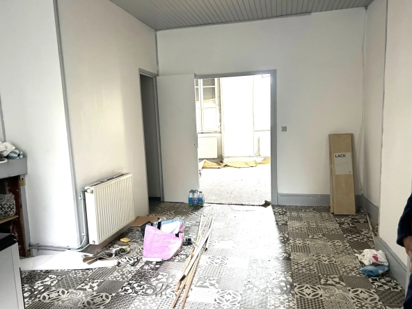 Maison de ville à Premery avec cour intérieure et 2 chambres - Proche commerces 