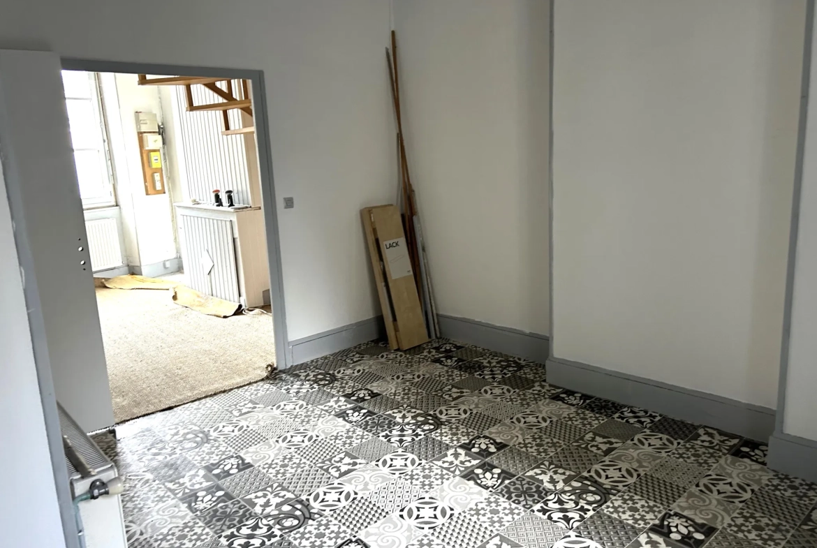 Maison de ville à Premery avec cour intérieure et 2 chambres - Proche commerces 