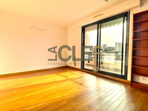 Studio de 25 m² à Vanves avec terrasse et parking disponible