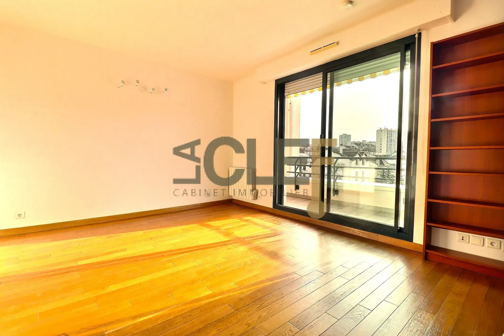 Studio de 25 m² à Vanves avec terrasse et parking disponible 