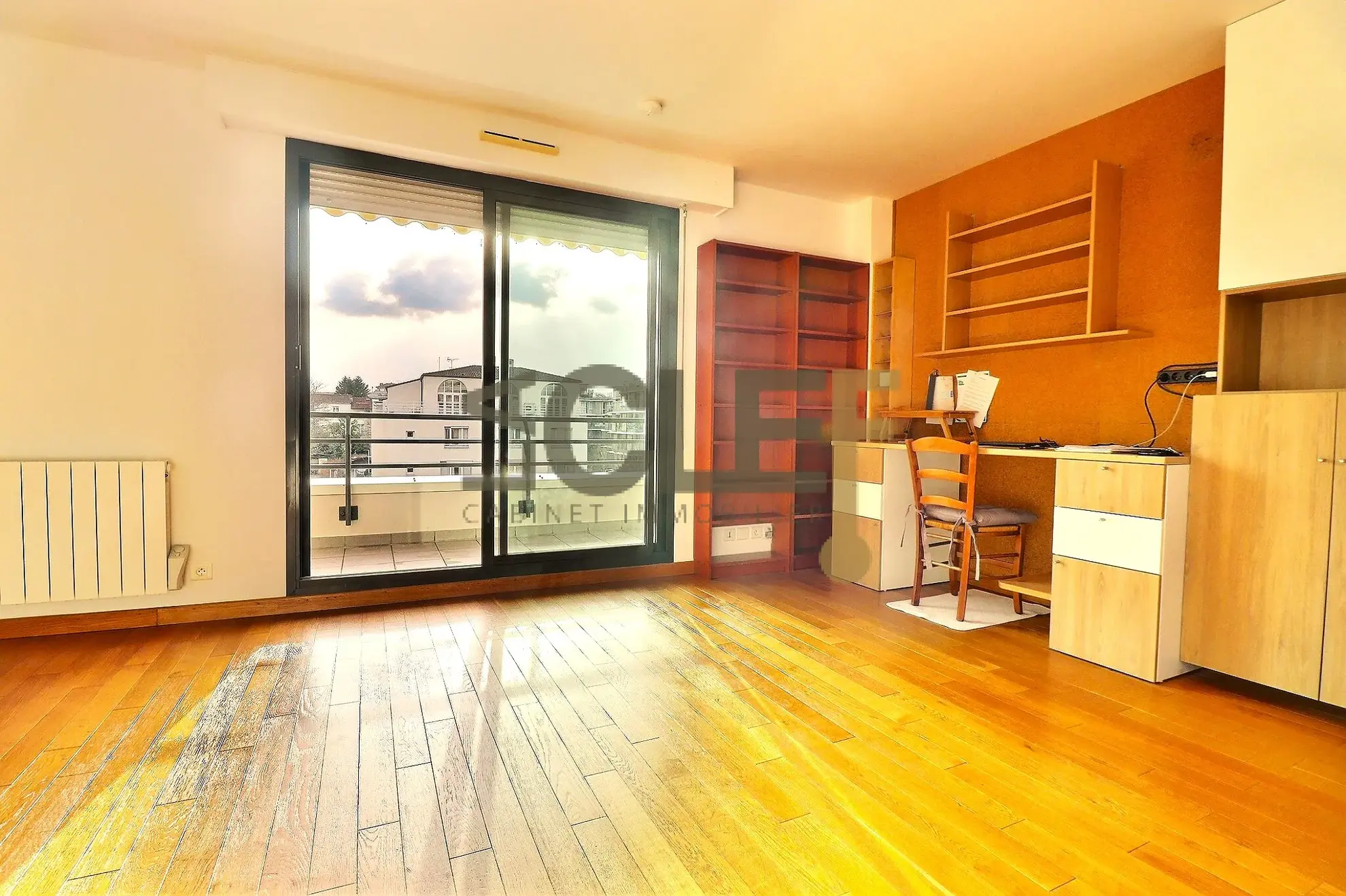 Studio de 25 m² à Vanves avec terrasse et parking disponible 