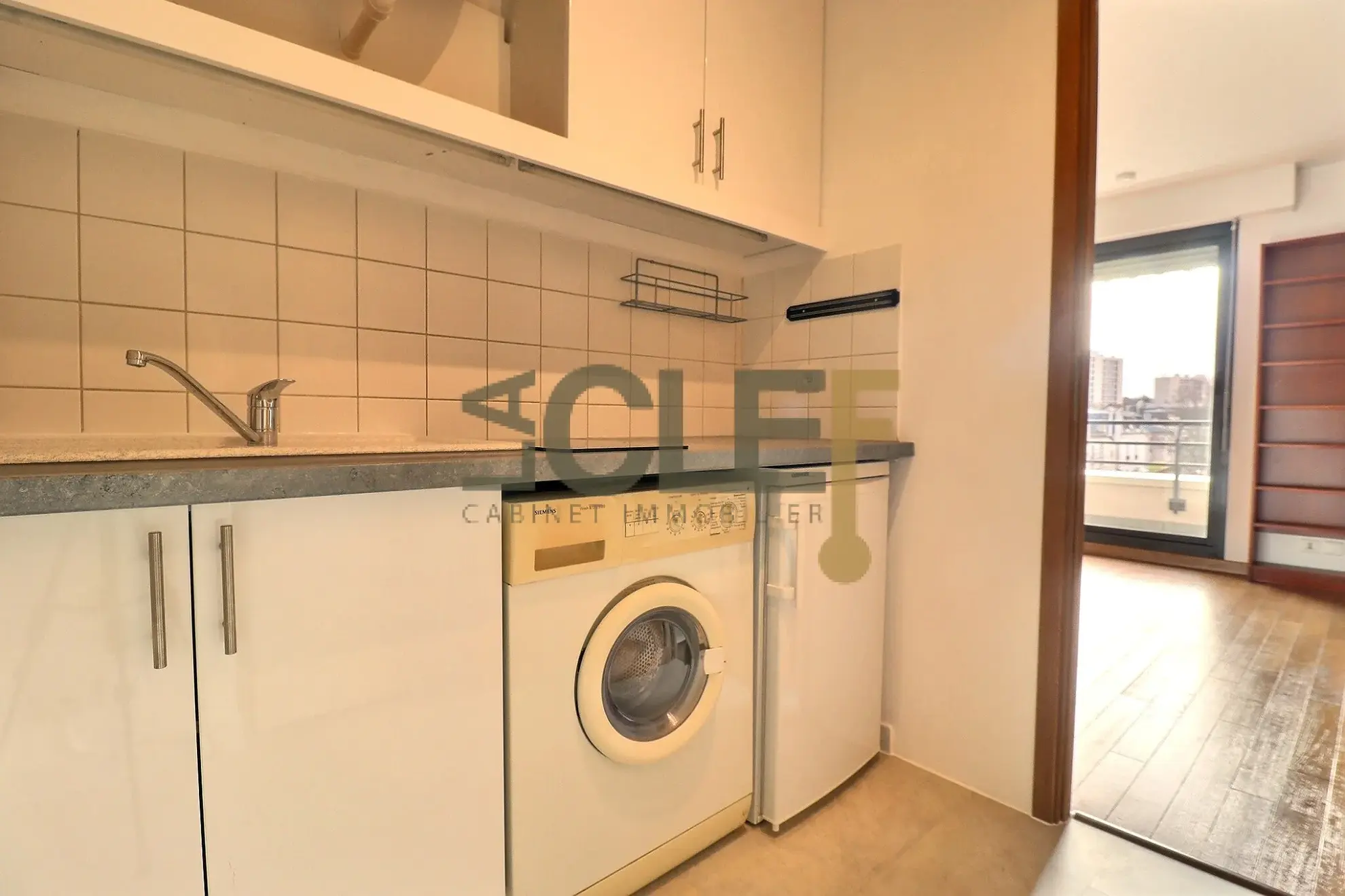 Studio de 25 m² à Vanves avec terrasse et parking disponible 