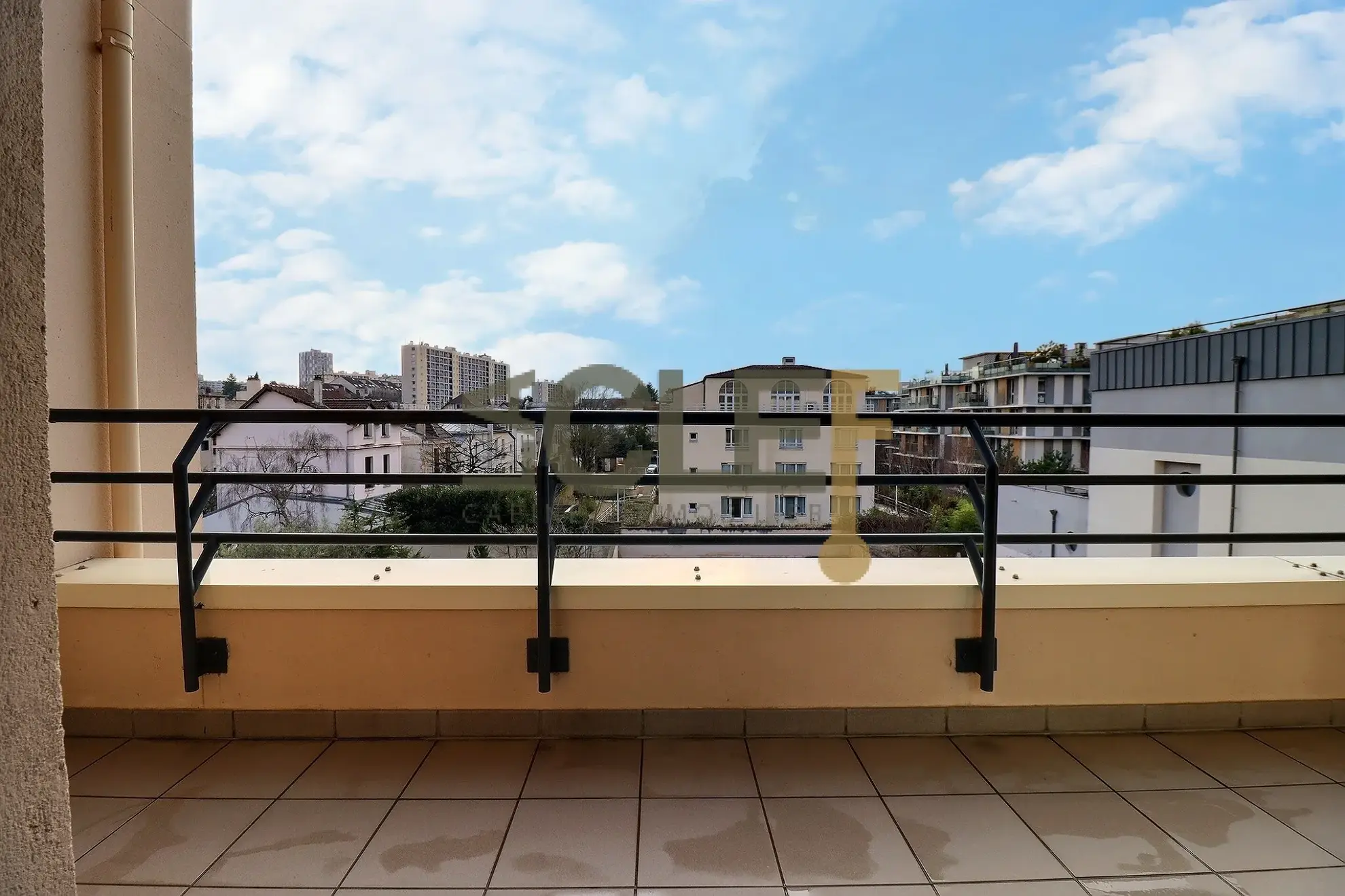 Studio de 25 m² à Vanves avec terrasse et parking disponible 