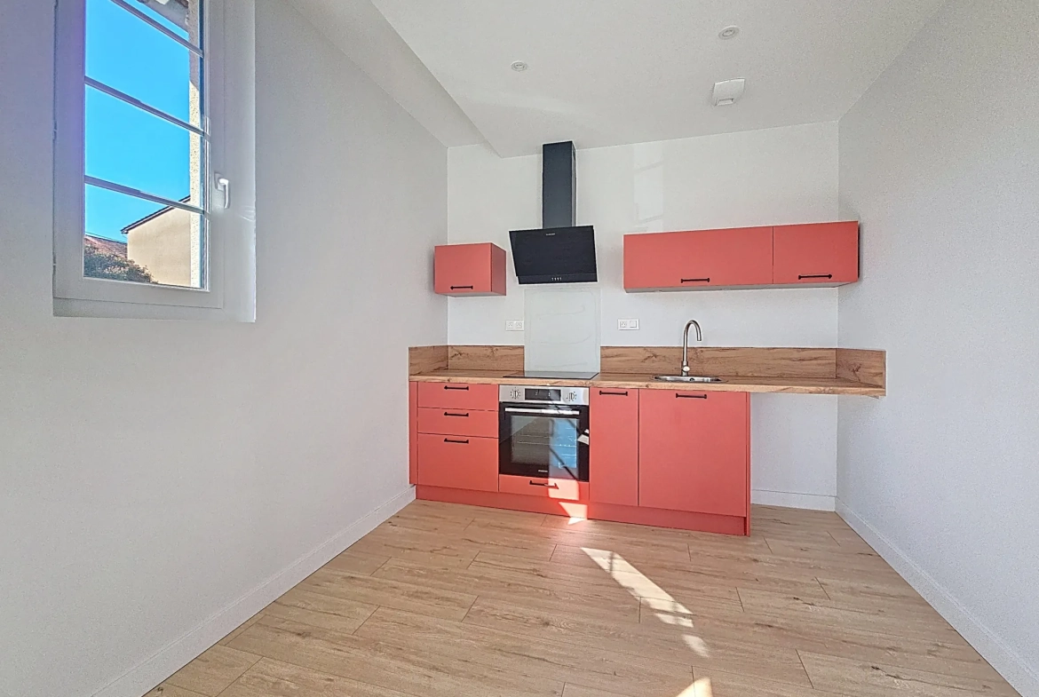 Maison T2 de plain-pied rénovée avec terrain et parking à Blaye les mines 