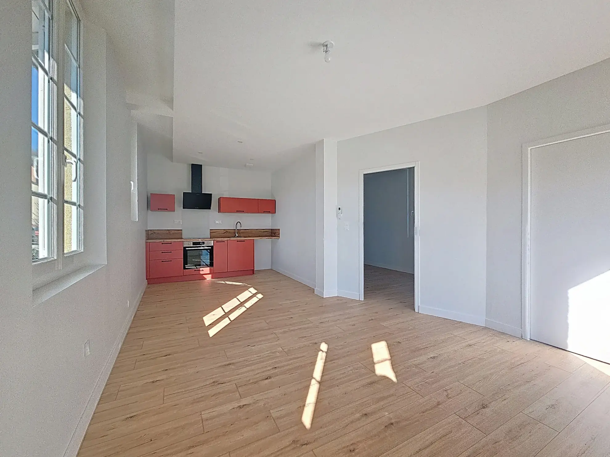 Maison T2 de plain-pied rénovée avec terrain et parking à Blaye les mines 