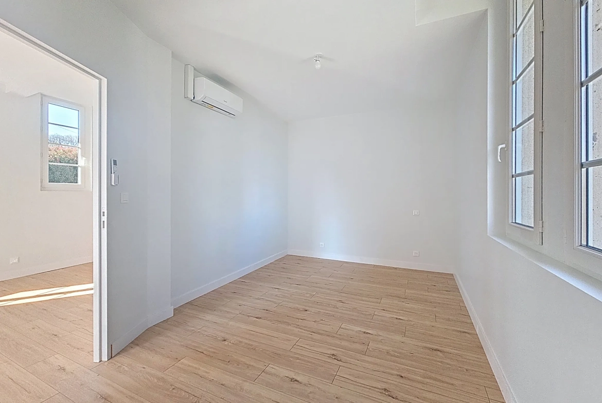 Maison T2 de plain-pied rénovée avec terrain et parking à Blaye les mines 