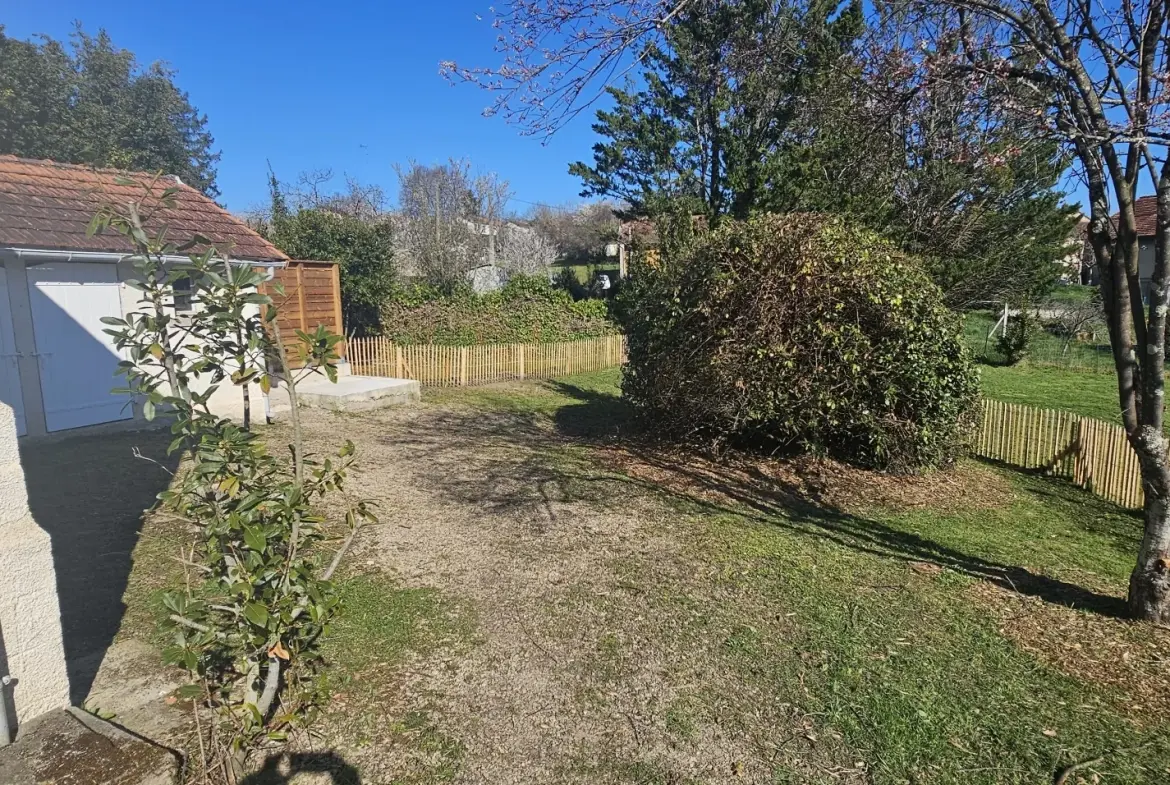 Maison T2 de plain-pied rénovée avec terrain et parking à Blaye les mines 