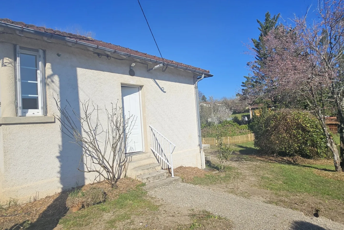 Maison T2 de plain-pied rénovée avec terrain et parking à Blaye les mines 