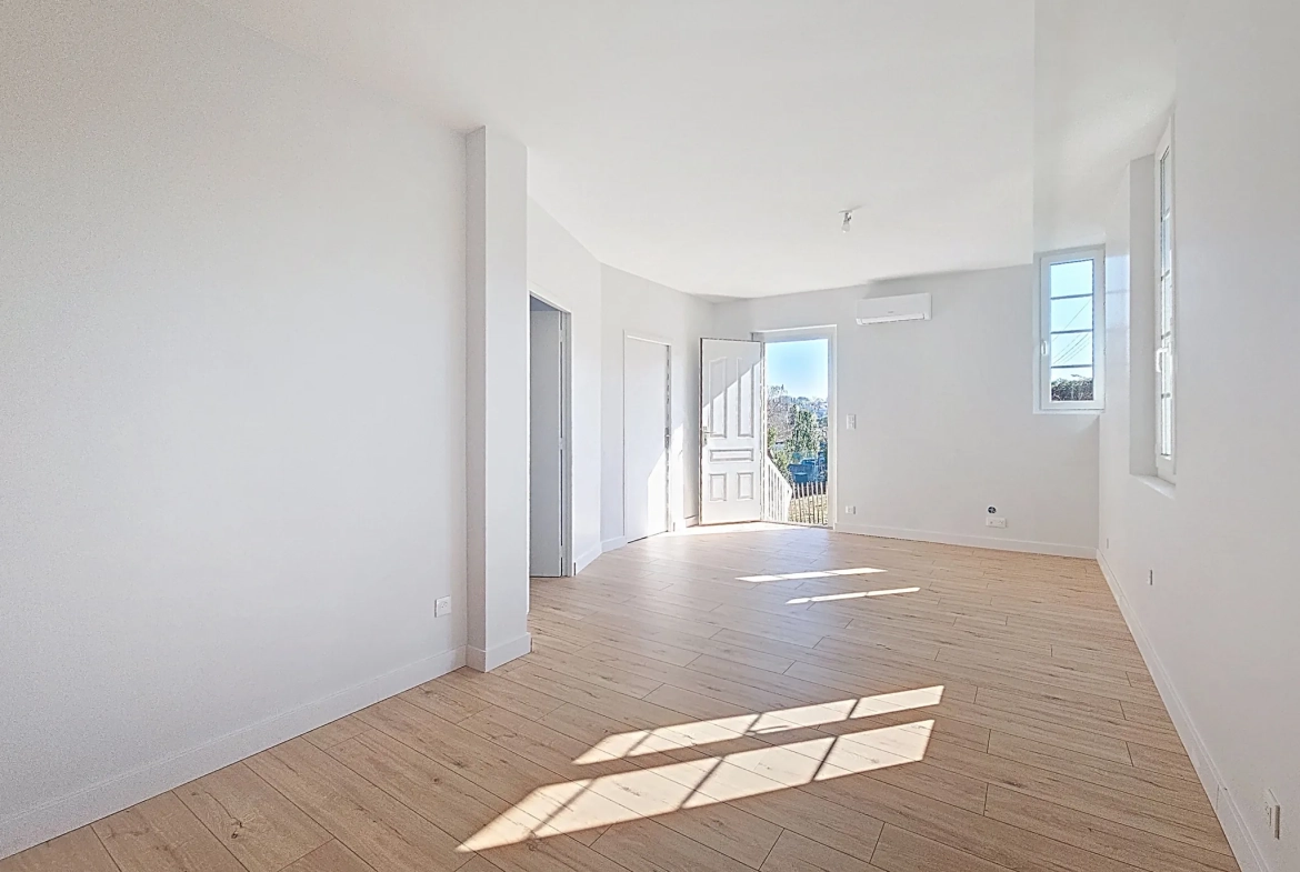Maison T2 de plain-pied rénovée avec terrain et parking à Blaye les mines 
