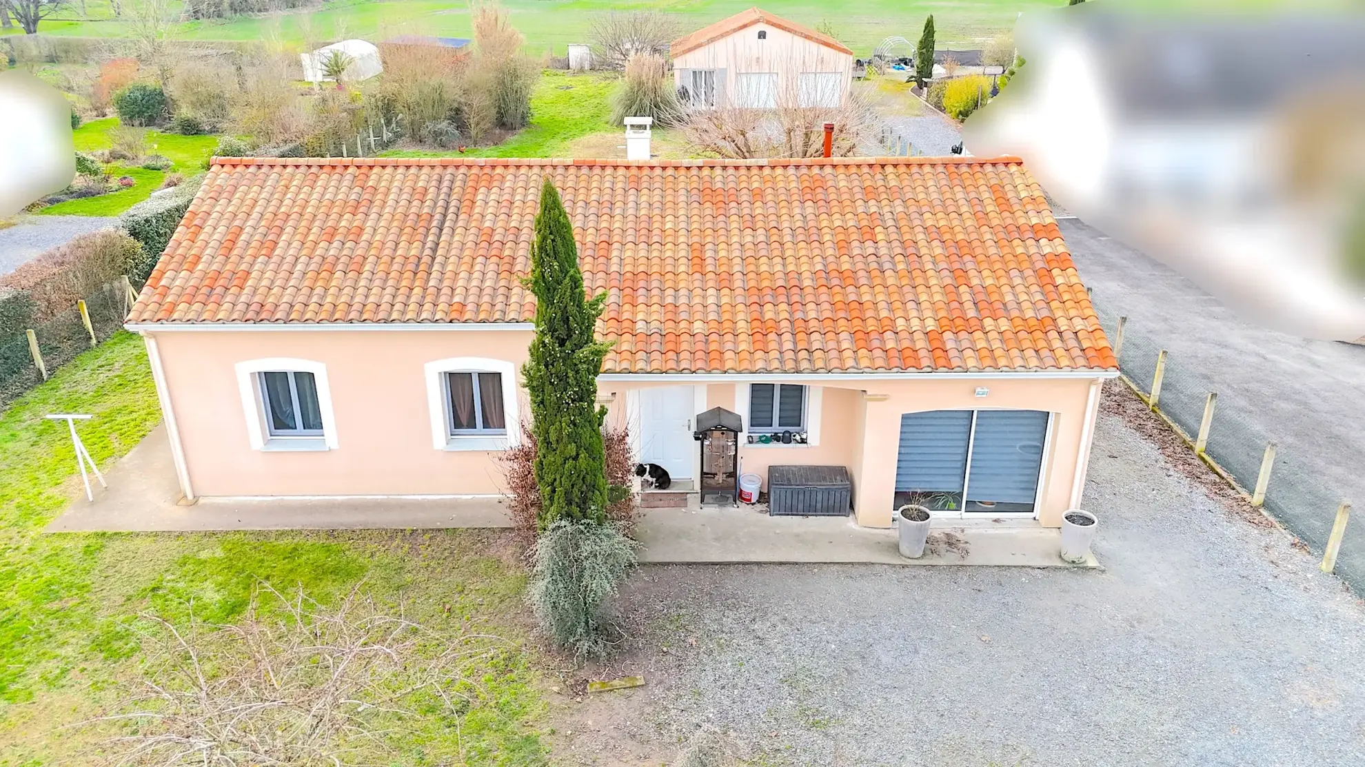 Maison récente de 105 m² avec double garage à Vouneuil-sur-Vienne 