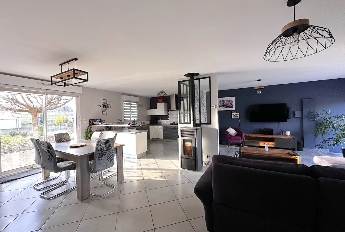 Maison récente de 105 m² avec double garage à Vouneuil-sur-Vienne 