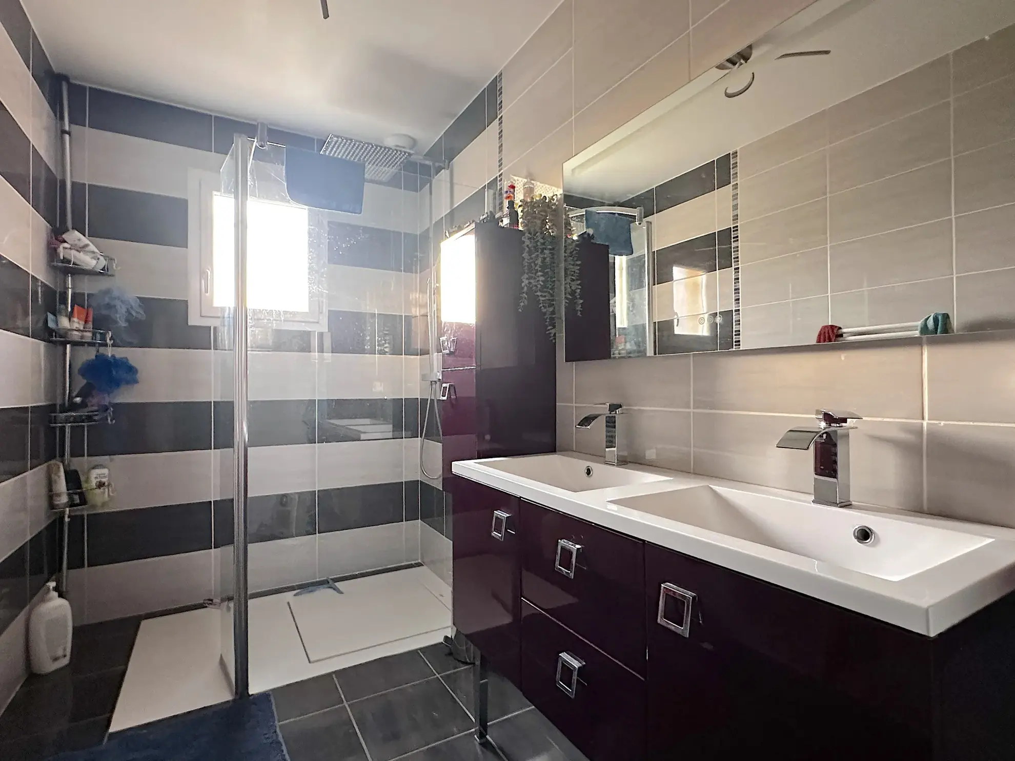 Maison récente de 105 m² avec double garage à Vouneuil-sur-Vienne 