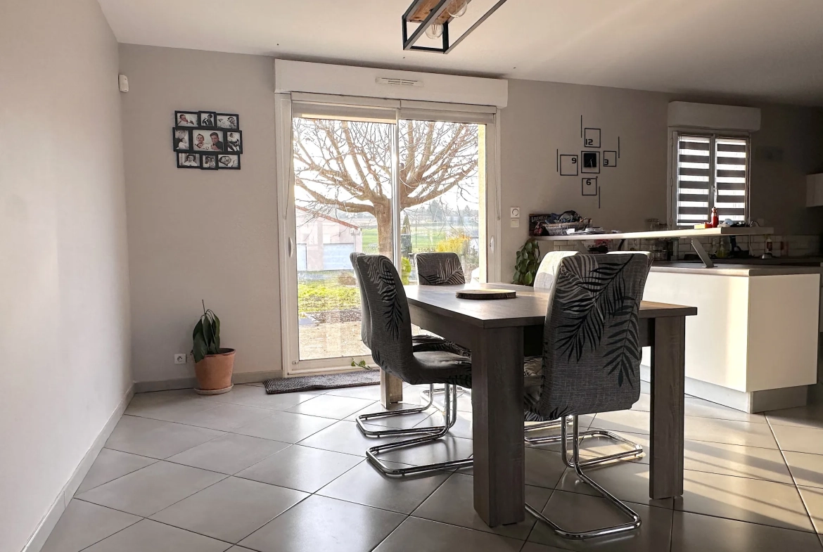 Maison récente de 105 m² avec double garage à Vouneuil-sur-Vienne 