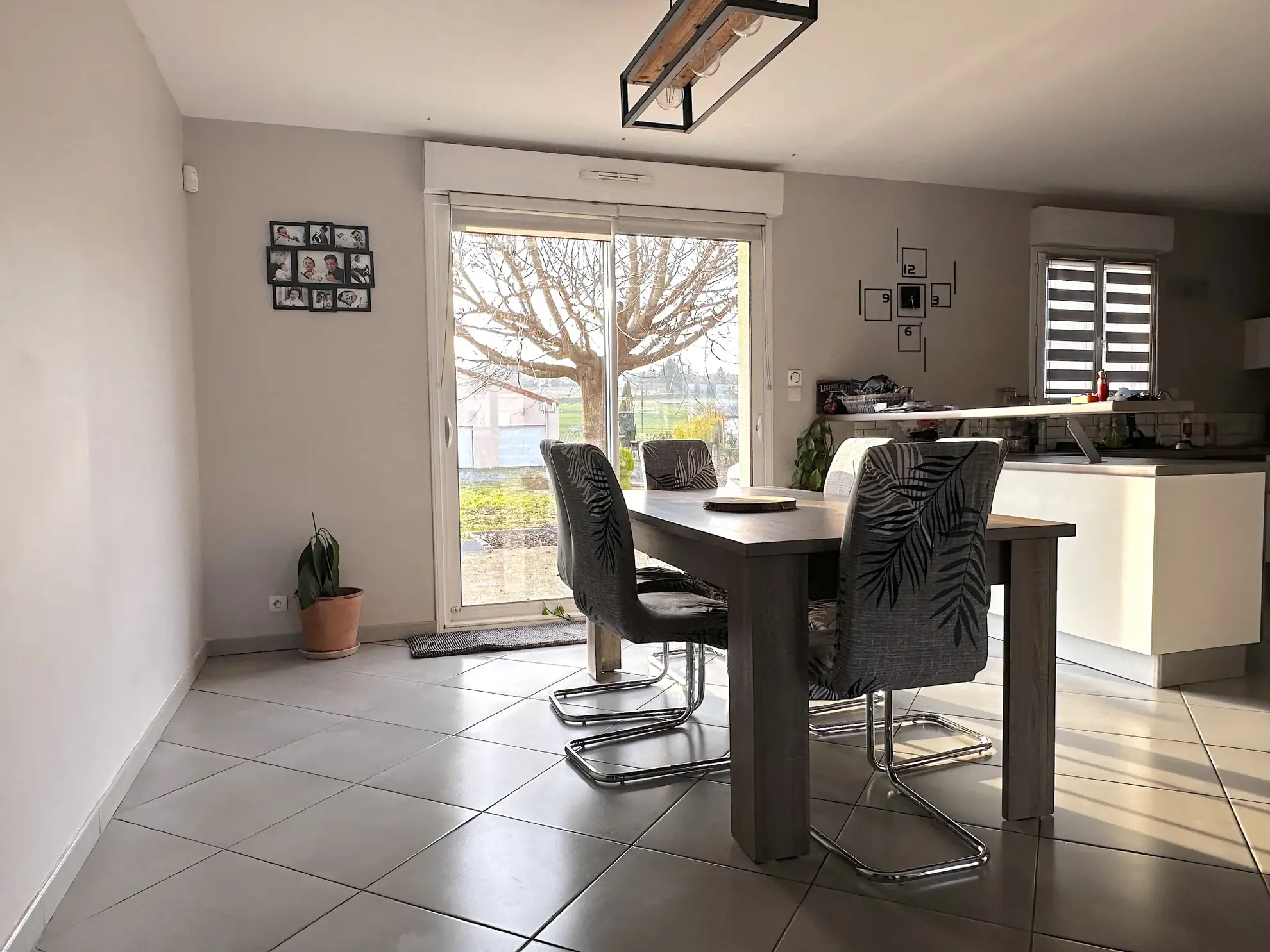 Maison récente de 105 m² avec double garage à Vouneuil-sur-Vienne 