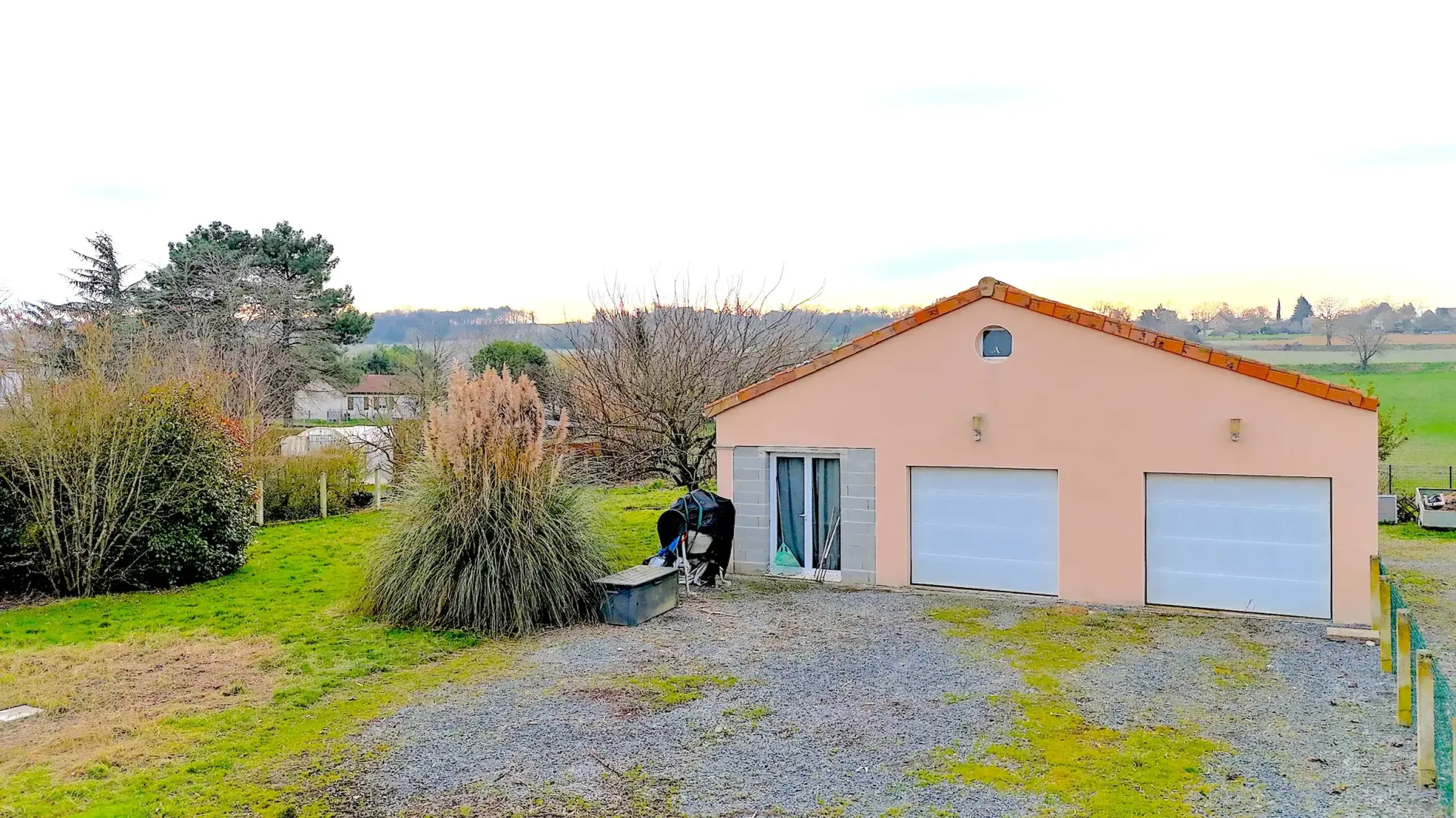 Maison récente de 105 m² avec double garage à Vouneuil-sur-Vienne 